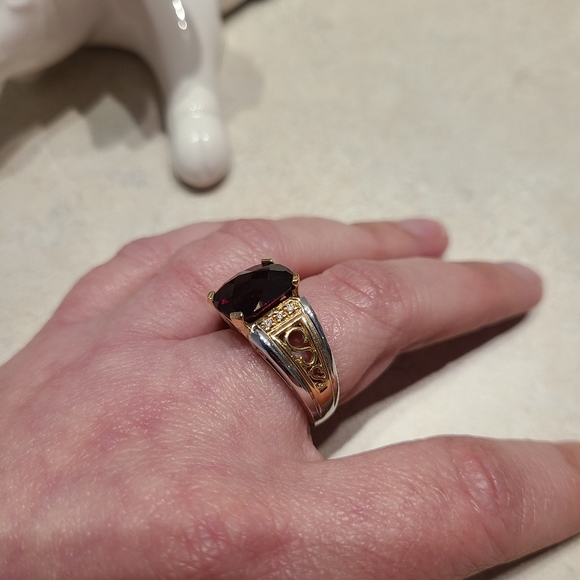 14k yellow and white large garnet ring - Picture 7 of 9